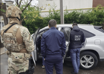 €200.000 din migrația ilegală a turcilor în 9 state. Rețineri și ștampile ridicate ale autorităților din România și SUA