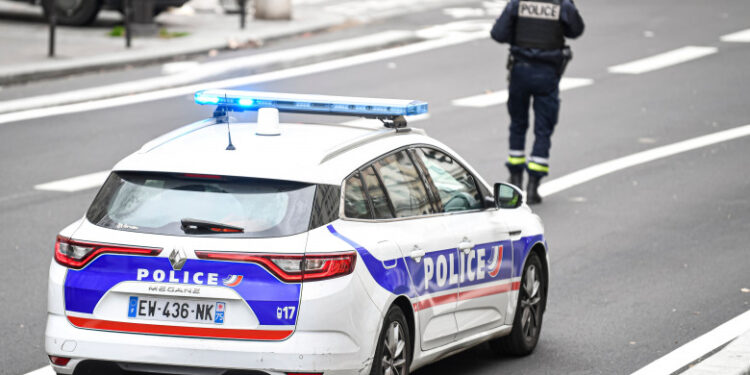 Panică la Paris după ce o persoană a amenințat că va arunca în aer consulatul iranian