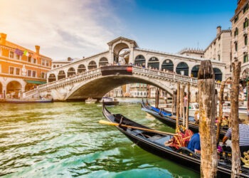 „O premieră mondială”. Turiștii care stau doar o zi în Veneția sunt obligați să plătească o taxă. Cât vor scoate din buzunar