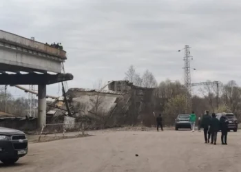 В Смоленской области обрушился автомобильный мост. В тот момент по нему ехали два автомобиля