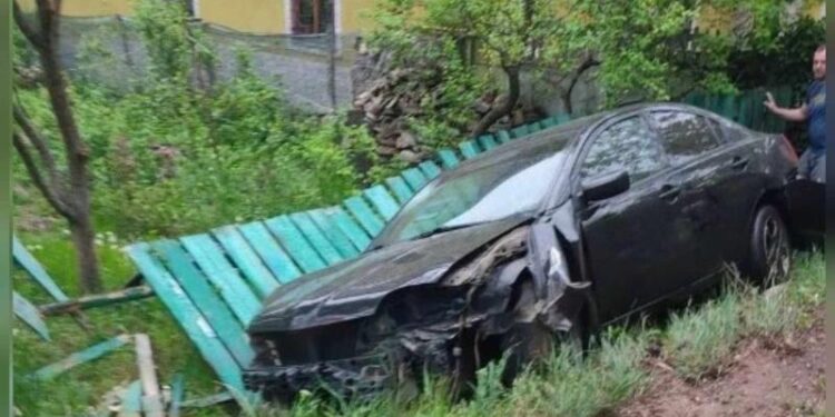 Accident teribil în stânga Nistrului: Un mort și șase răniți, după ce un BMW a intrat într-o oprire plină cu oameni
