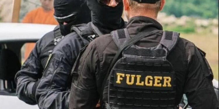 Правоохранители накрыли наркопритон на Чеканах: задержаны 10 человек