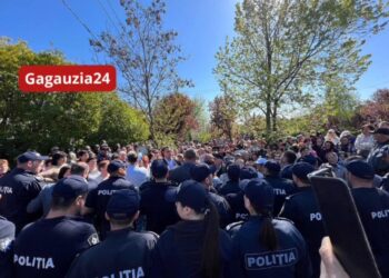 La Comrat, mii de oameni s-au adunat la un miting în legătură cu vizita Maiei Sandu. Poliția a folosit forța împotriva protestatarilor