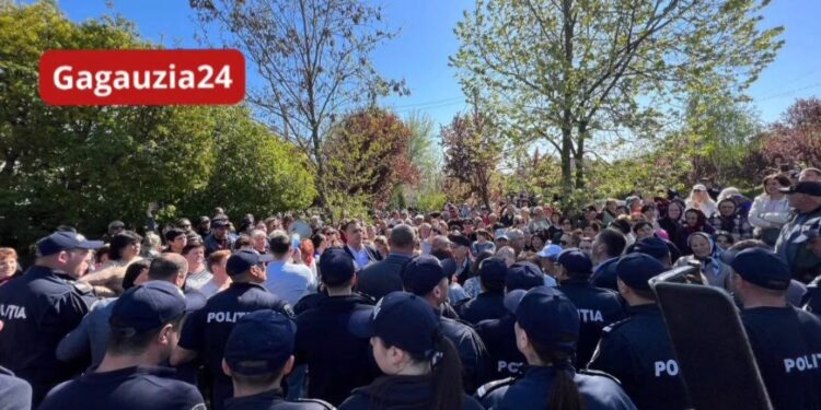 La Comrat, mii de oameni s-au adunat la un miting în legătură cu vizita Maiei Sandu. Poliția a folosit forța împotriva protestatarilor