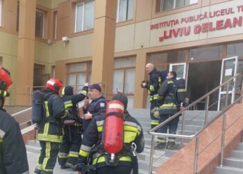 Un nou incendiu la Liceul Teoretic „Liviu Deleanu”. Toți elevii au fost evacuați de urgență