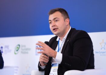 «Жирные» подарки и пособия по уходу за ребенком от двух государств: декларация о доходах главы кабинета Санду