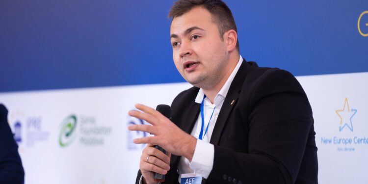 «Жирные» подарки и пособия по уходу за ребенком от двух государств: декларация о доходах главы кабинета Санду