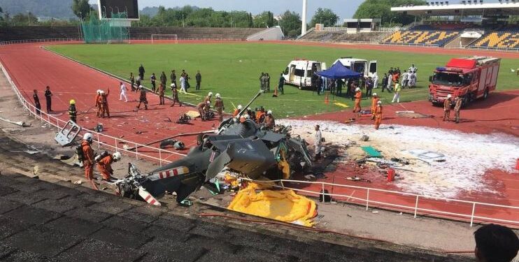 В Малайзии во время репетиции парада столкнулись два военных вертолета: погибли 10 человек