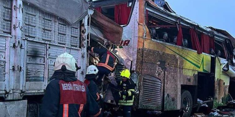 В результате ДТП на юго-востоке Турции погибли 11 человек