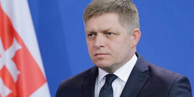 Словацкого премьера выписали из больницы, он продолжает реабилитацию дома