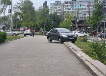 Неудачный маневр: на Ботанике произошло ДТП