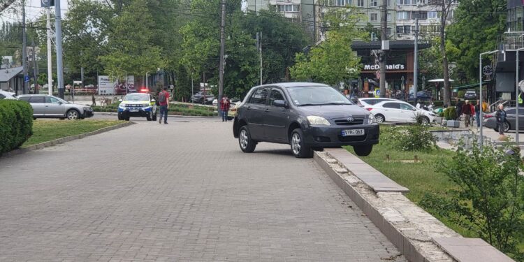 Неудачный маневр: на Ботанике произошло ДТП