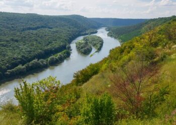 Уровень воды в реке Днестр повышается