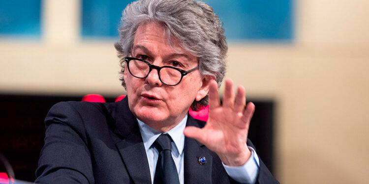 Еврокомиссар Бретон: ЕС частично перешел к «экономике войны»