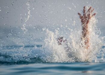 La un pas de tragedie: Un tânăr de 17 ani a fost salvat de la înec în parcul Valea Trandafirilor