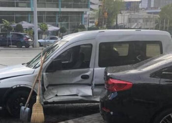 В Кишиневе автомобиль врезался в припаркованные машины