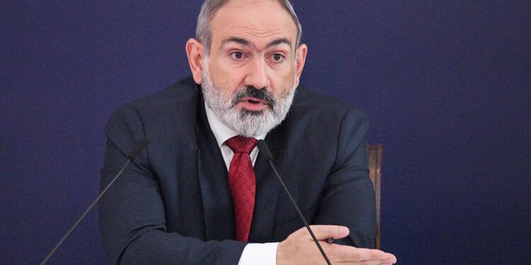 Вертолет Пашиняна совершил экстренную посадку на севере Армении