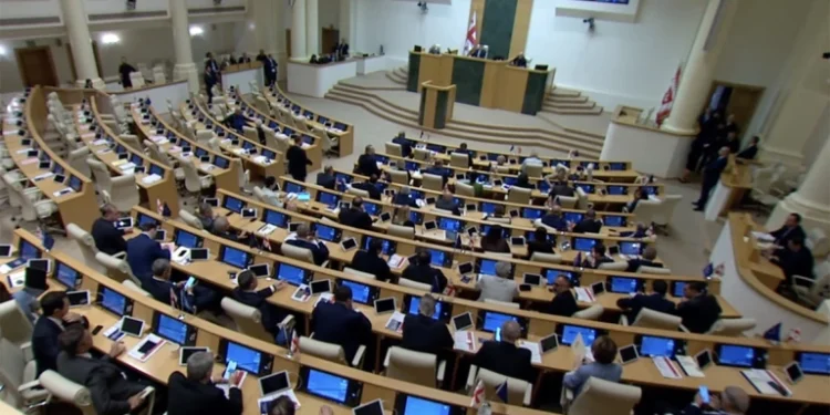 Парламент Грузии преодолел вето президента на закон об иноагентах