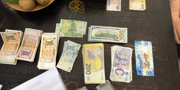 Piese auto de contrabandă de 6.000.000 lei și patru persoane bănuite, urmare a perchezițiilor în mai multe localități