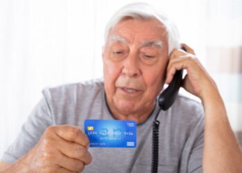 Sute de mii de europeni care au vrut să își cumpere haine de firmă au fost păcăliți. Este una dintre „cele mai mari escrocherii online”