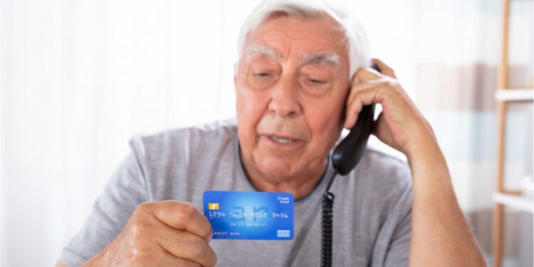 Sute de mii de europeni care au vrut să își cumpere haine de firmă au fost păcăliți. Este una dintre „cele mai mari escrocherii online”