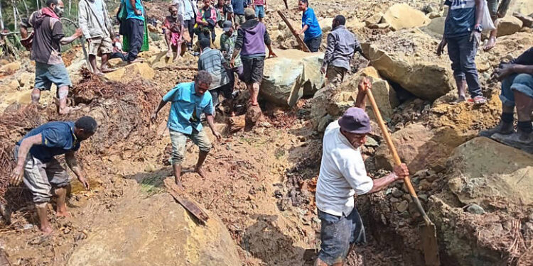 Peste 2.000 de oameni au fost îngropați de vii de o alunecare de pământ, în Papua Noua Guinee