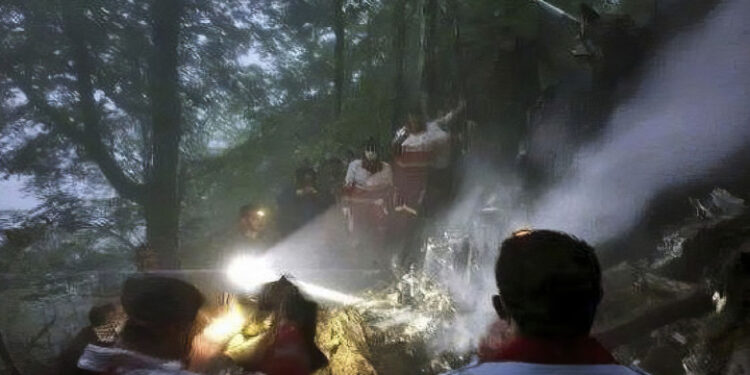 Cinci zile de doliu în Iran, după moartea președintelui. Elicopterul prăbușit a fost căutat ore întregi, prin ceață și ploaie