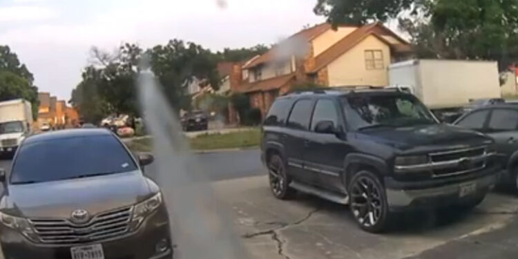 Atac cu arme semiautomate, surprins de o cameră de supraveghere, în SUA. O persoană a murit, 4 au fost grav rănite