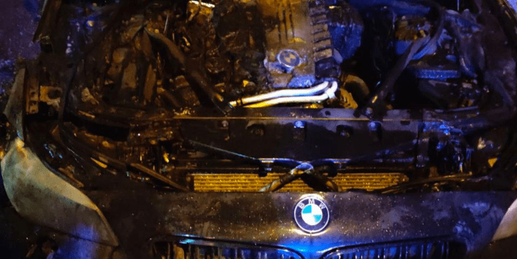 Ghinion pe capul unui șofer din capitală: Automobilul său a fost mistuit de flăcări