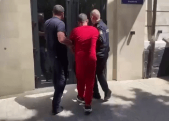 Un chișinăuian a încercat să ascundă urmele unui omor, aruncând cadavrul pe fereastră de la etajul 9