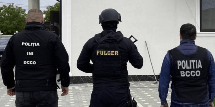 „Patru persoane – reținute de comun cu autoritățile din România, pentru transportarea ilegală a migranților din Asia spre Uniunea Europeană”