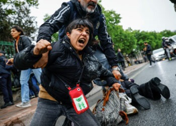Stare de asediu în Istanbul, unde sunt proteste violente. Zeci de mii de polițiști ridică manifestanții. Transportul public, suspendat