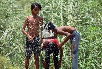 52,3 grade în India: Copiii au leșinat la școală, șoferii și-au ars mâinile pe volan, iar Morga din Jaipur e depășită de victimele căldurii