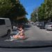 La un pas de tragedie: O femeie a căzut de pe o trotinetă și a ajuns sub roțile unei mașini, în capitală