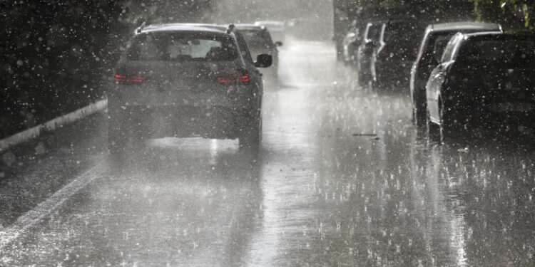 Ciclonul care a făcut ravagii în Europa a ajuns în România. Ploi și vijelii în jumătate de țară, urmează două zile cu cod galben