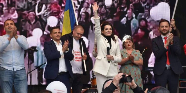 Ilan Șor a felicitat-o pe Evghenia Guțul cu ocazia aniversării a unui an de la alegerea în funcția de Bașcan