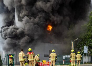 Incendiu uriaș la o fabrică de armament din Berlin. Uzina Diehl produce sistemul de apărare antiaeriană IRIS-T