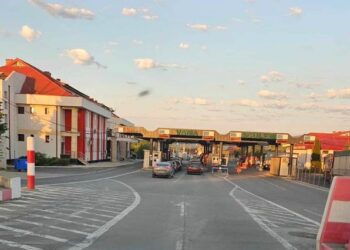 S-au pornit în România cu 950 de pachete de țigări de contrabandă. Doi tineri, documentați de oamenii legii