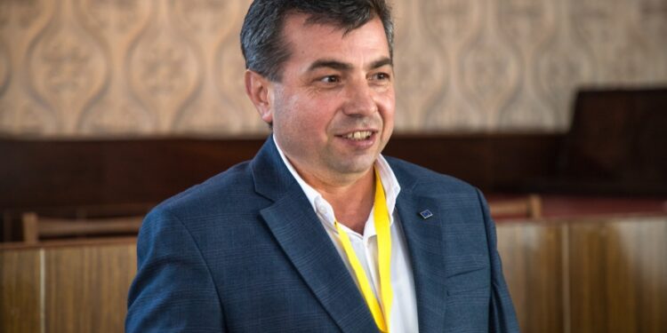 Deputații cu cele mai mari venituri. În 2023, a vândut două automobile și a cumpărat unul!