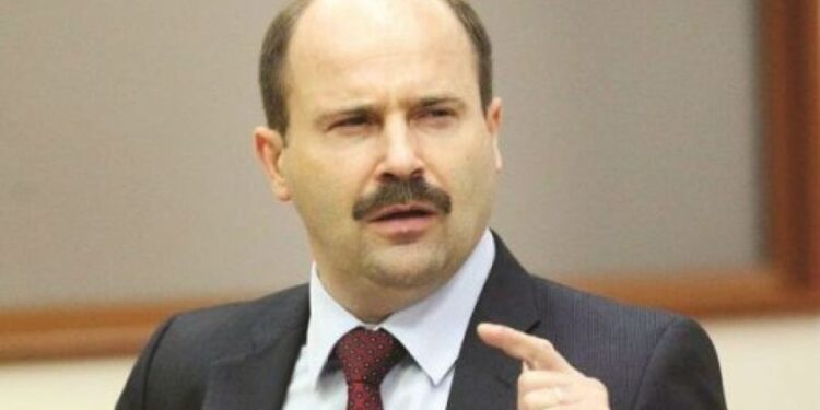 Fost ministru al Economiei: Dacă rupi spațiile comerciale de la aeroport, el devine neatractiv