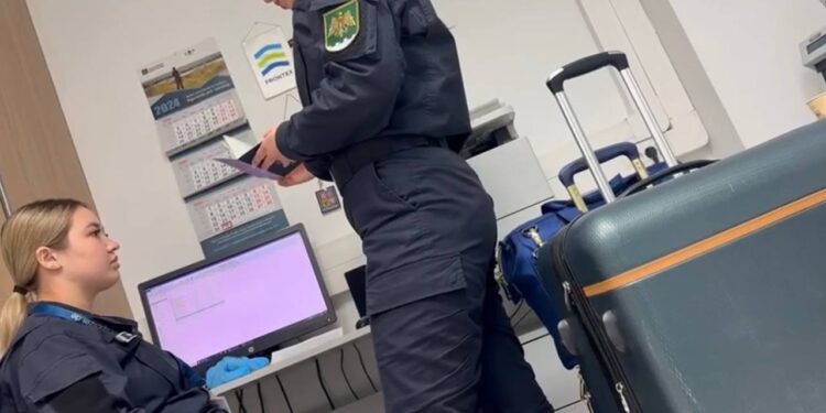 Скандал в кишиневском аэропорту: пограничная полиция признала, что получает указания о незаконном задержании людей