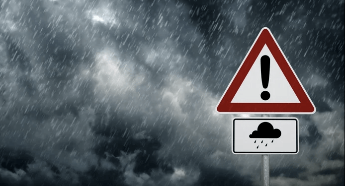 Meteorologii au emis COD GALBEN de ploi cu descărcări electrice, vânt puternic și grindină