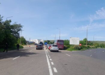 На КПП Леушены-Албица затор из машин, 11 человек не пустили в Молдову: ситуация на границе за сутки