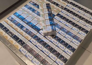 S-a pornit la Londra cu 150 de pachete cu țigări. Un moldovean riscă sancțiuni pentru contrabandă