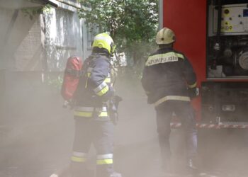 Incendiu la Telecentru. Cinci echipe de pompieri au intervenit la fața locului