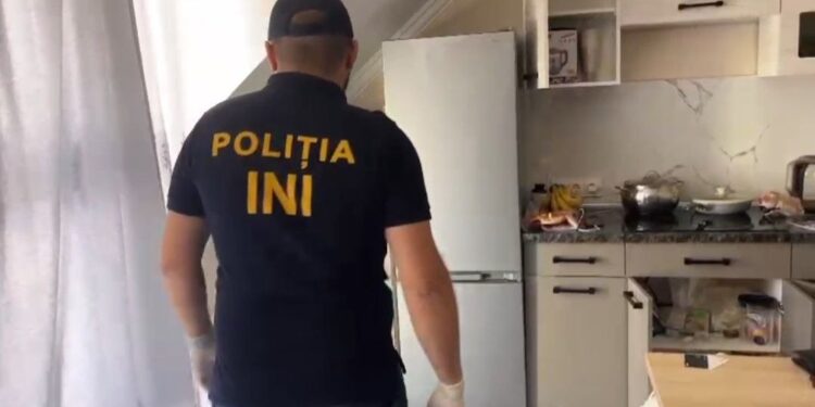 Droguri în valoare de 1,7 milioane lei, ridicate de oamenii legii. Doi tineri, reținuți