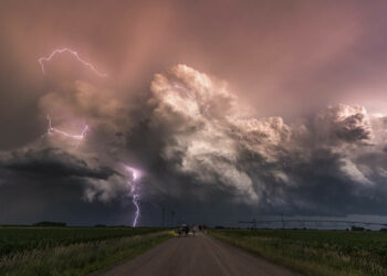 Moldova nu scapă de ploi puternice și grindină. Codul galben de vreme instabilă, prelungit