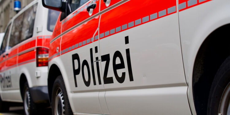 В швейцарском Цофингене неизвестный с ножом напал на прохожих