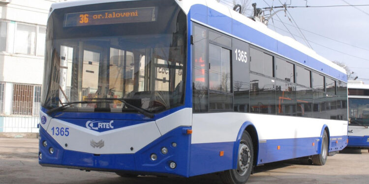 В Яловенах проезд в троллейбусе подорожает в два раза