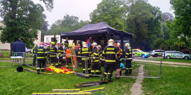 В Чехии молния в парке ударила 18 человек: среди пострадавших дети